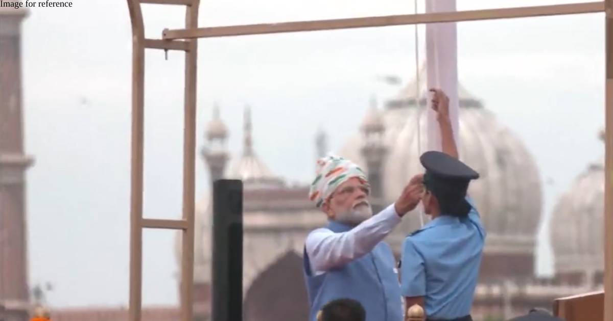 PM Modi inspects Guard of Honour, hoists national flag at Red Fort